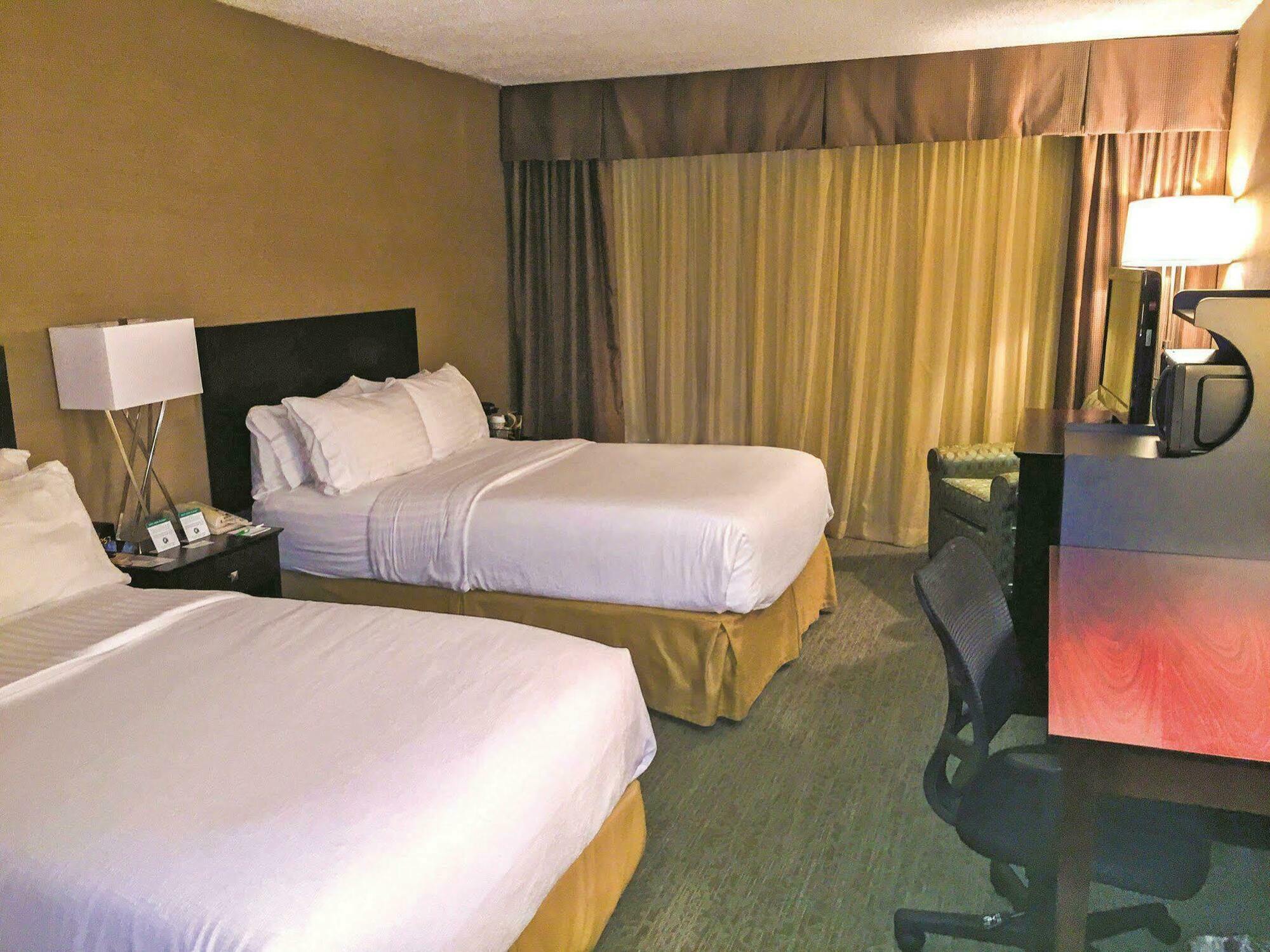 ホテル ホリディ イン ウェストベリー - ロング アイランド カール・プレイス エクステリア 写真